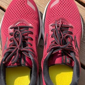 Brooks running shoes very good condition